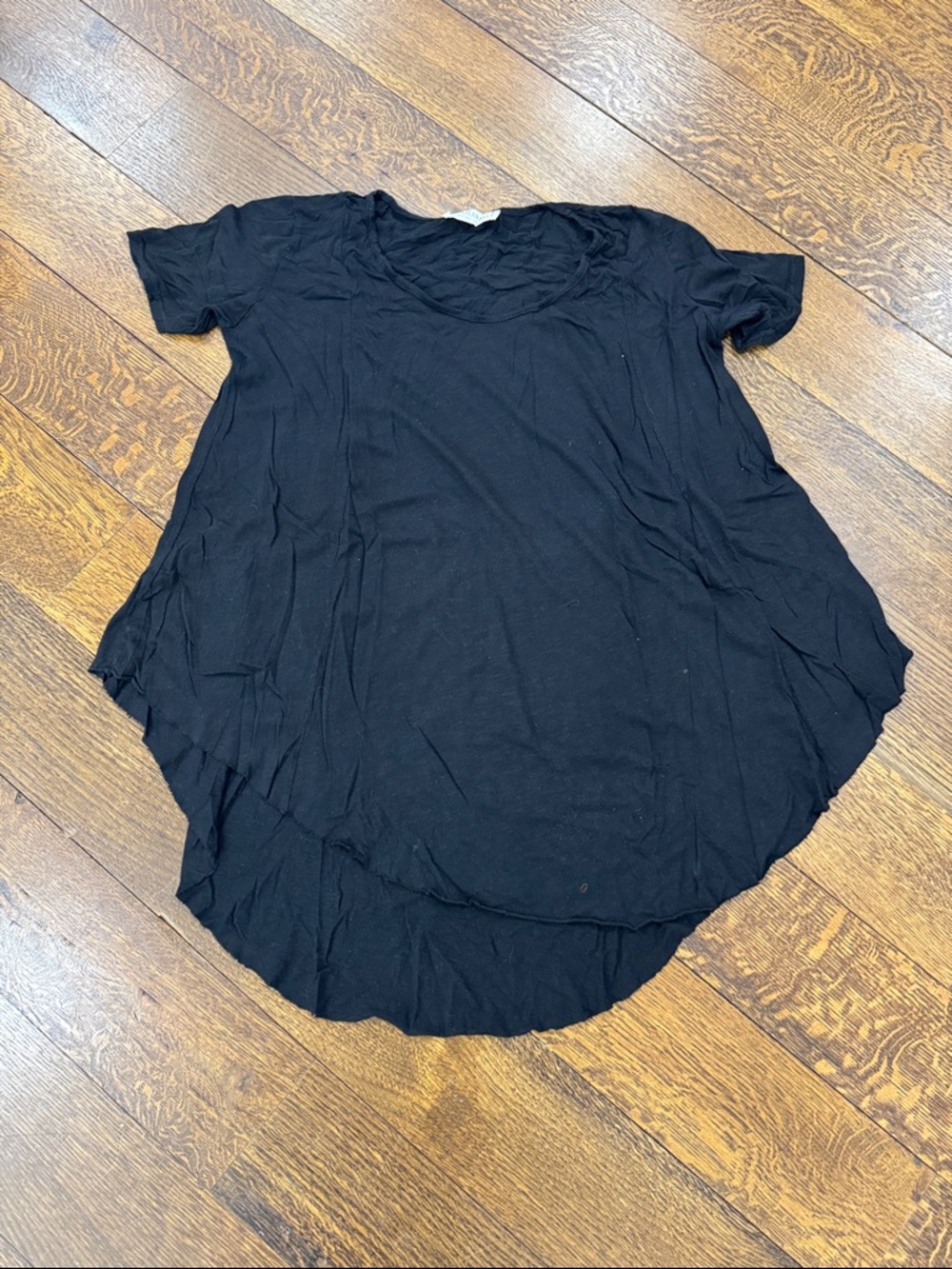 Americanable Black Short-Sleeve high low Scoop Neck Women's Top